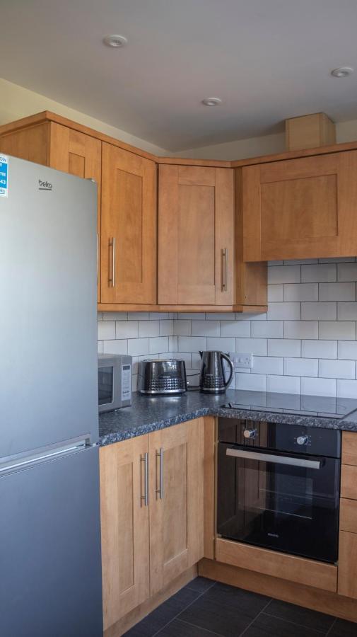 Lovely 3-Bedroom Apartment In Колчестър Екстериор снимка